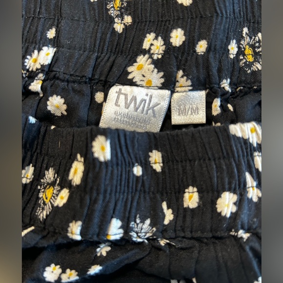 Floral mini skirt - Picture 2 of 3